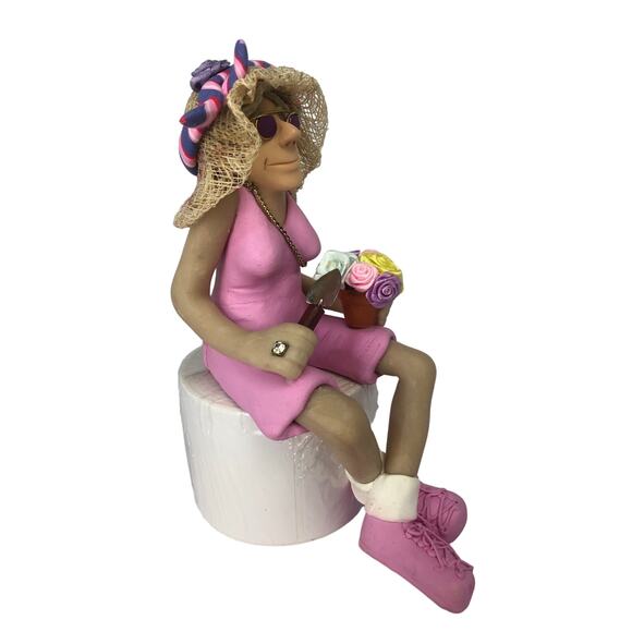 Old Lady Gardener  Diana Manning Figurine - Picture 2 of 6